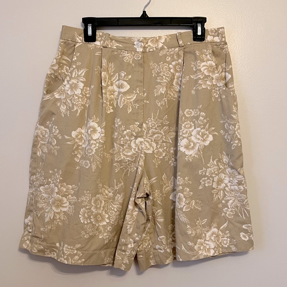 Women's Orvis Tan/Beige & White Floral Cotton Shorts Size 16